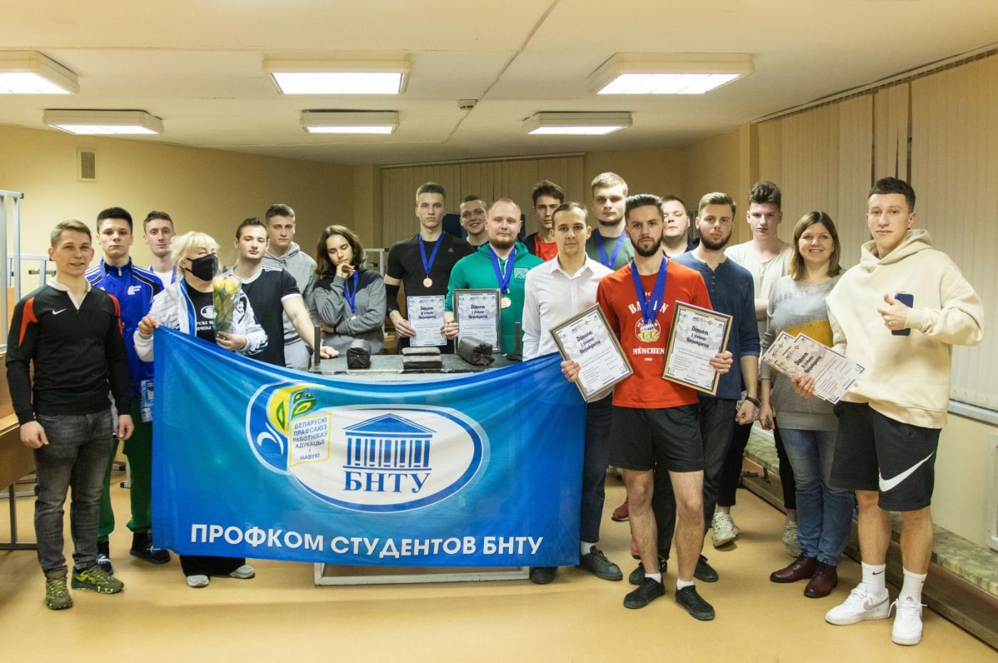 Соревнование на самые сильные руки на МСФ